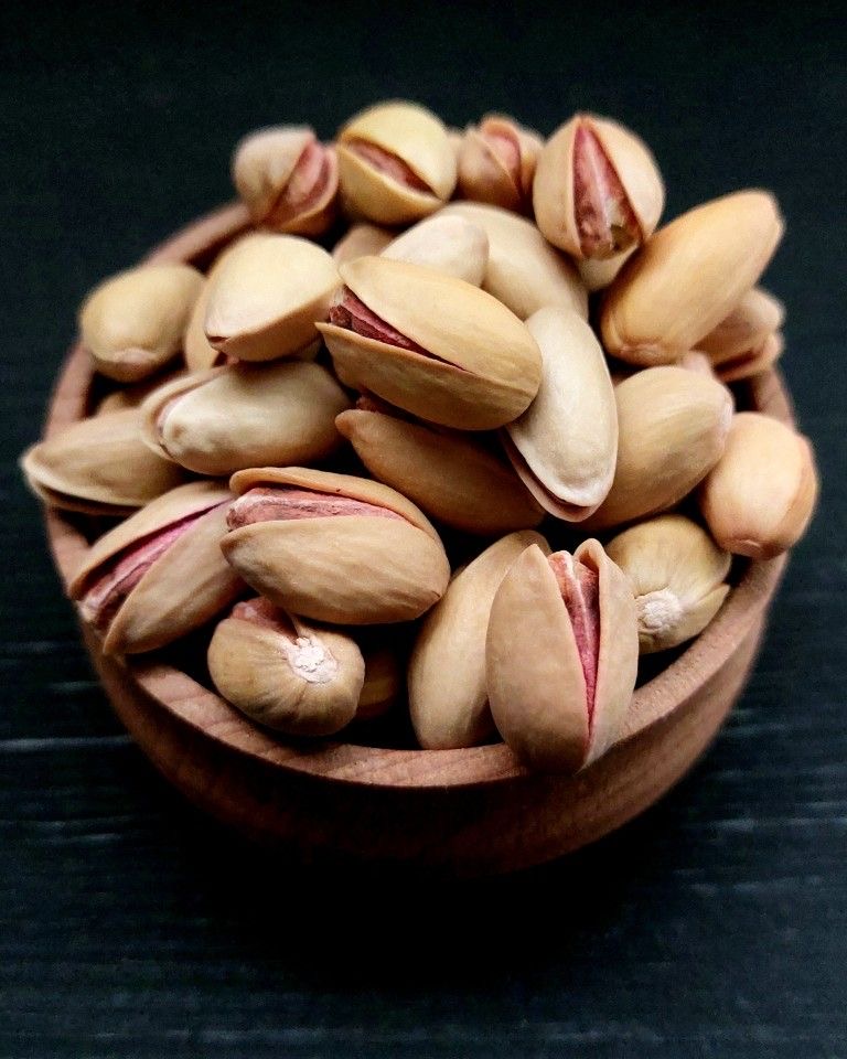 پسته لب ماتیکی